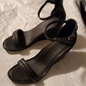 Kenneth Cole Reaction Black wedges